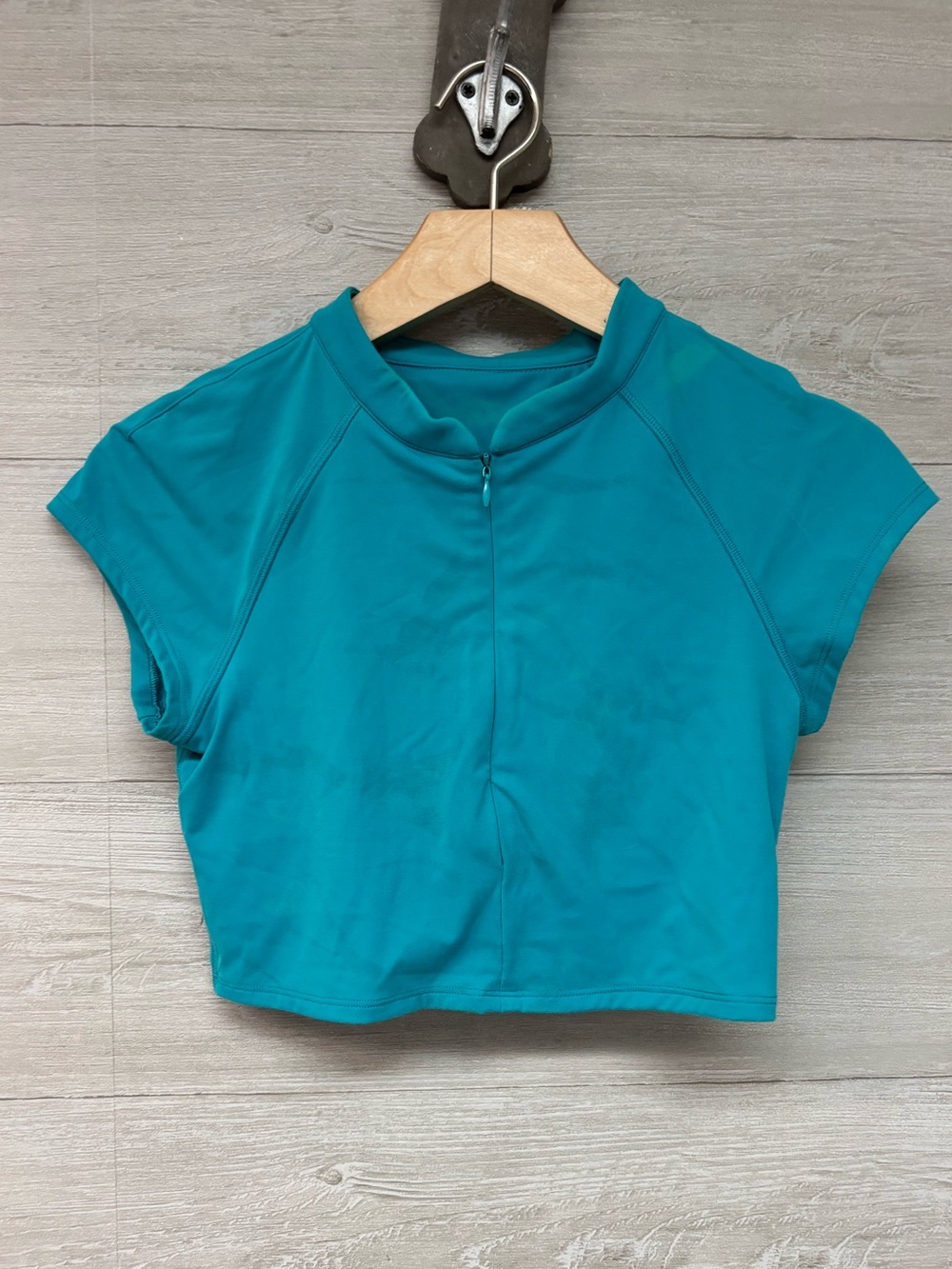 * | Alphalete | crop top. Size S.